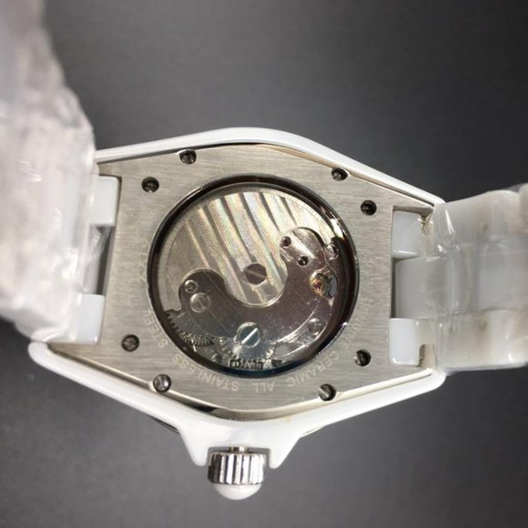 NEW WHITE AKRIBOS  XXIV WATCH